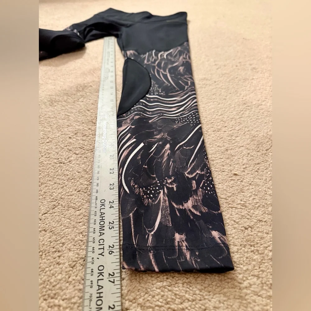 Nike Black and Pink Feather Pattern Leggings - Picture 9 of 12